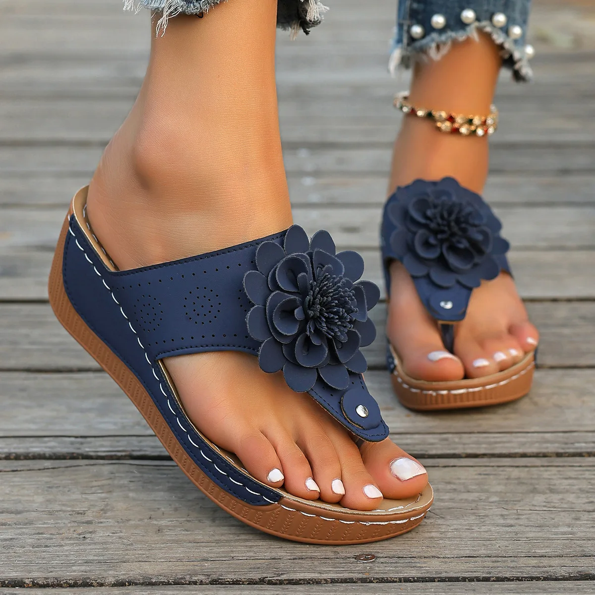 

Women's Shoes Trend Vintage Flowers Wedges Slippers Summer Lightweight Platform Flip Fops for Women Clip Toe Thick Sole Sandals