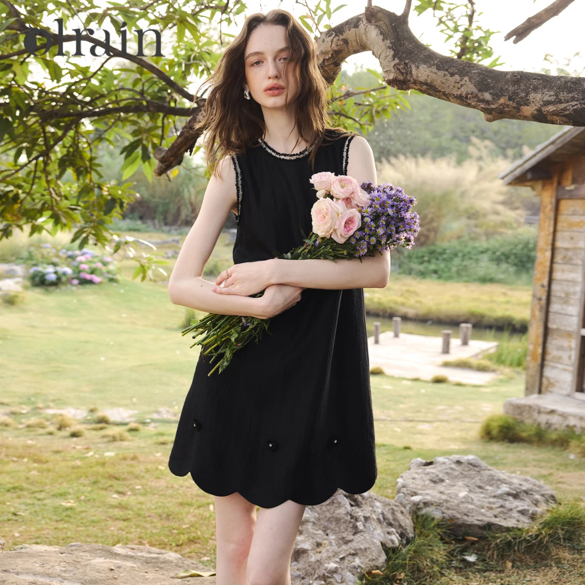 OLrain Black Sleeveless Straight Mini Dress for Women Crew Neck Fashion 3D Flower Detail Scallop Hem Casual Dress O58XL005280
