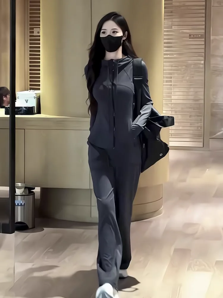 

Комплект для активного отдыха: женская легкая куртка Slim Fit и брюки с широкими штанинами, весна 2026