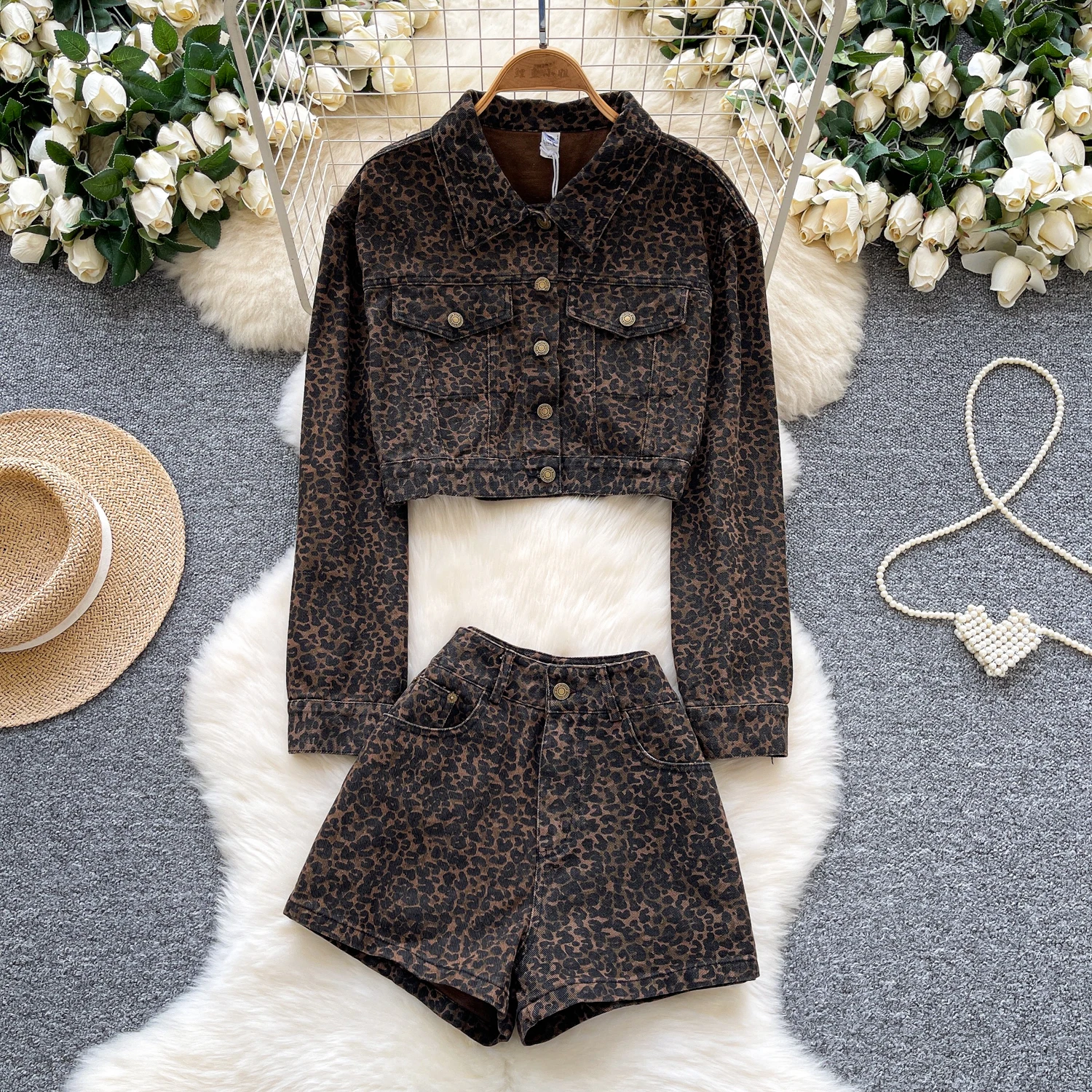 

Леопардовый комплект из двух предметов для женщин, весна-осень, новые модные джинсовые куртки с длинными рукавами для пикантных девушек, повседневные шорты с высокой талией на молнии