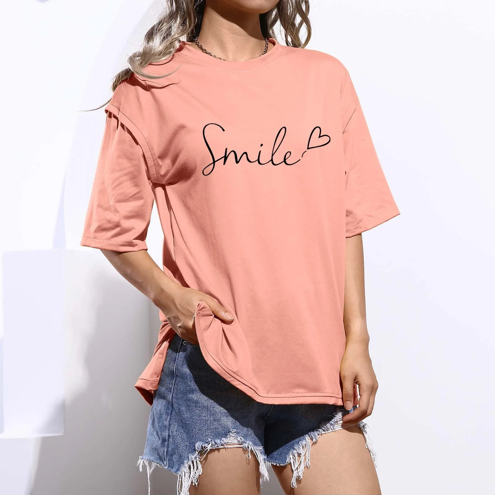 

Женская футболка с круглым вырезом, коротким рукавом и надписью Love