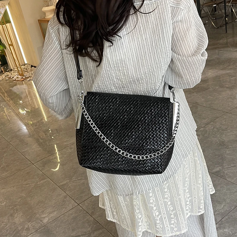 

Designer Women's Shoulder Bag Premium Leather Handbags With Chain Strap Versatile Crossbody Purse Ladies