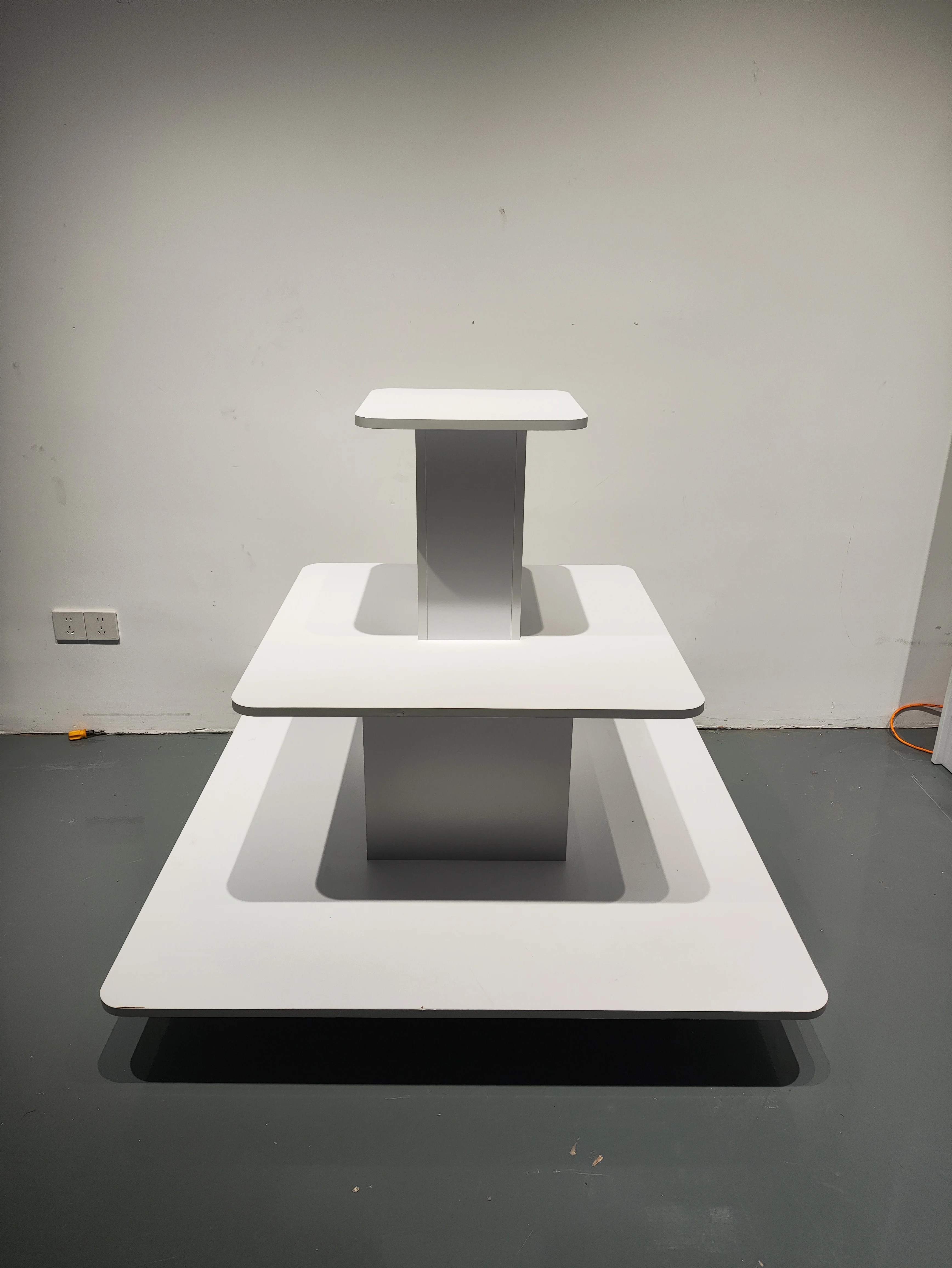 Custom.HIKUYA Wholesale Wood Square Tiered Display Table Cosmetics Shop Counter