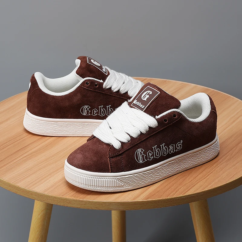 

Женские кроссовки на шнуровке: идеальный подарок, легкие, повседневные, с нескользящей резиновой подошвой