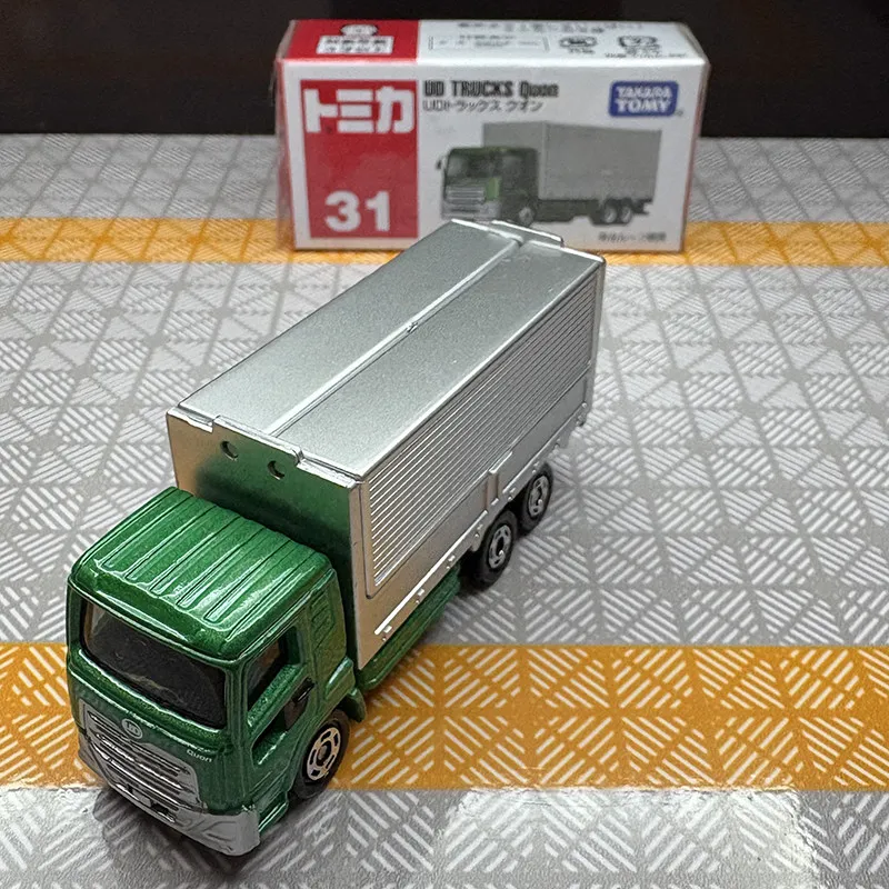 

Takara Tomy Tomica No.31 UD Trucks Quon Diecast Alloy Truck Model Static Vehicle Collection Toy Gift for Boys
