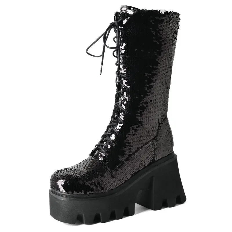 

Тканевая блестящая блестящая зеленая, серебристая, черная рыбья чешуя с узором на шнуровке, женская зимняя обувь в стиле панк, готики, сапоги до середины икры на массивном каблуке