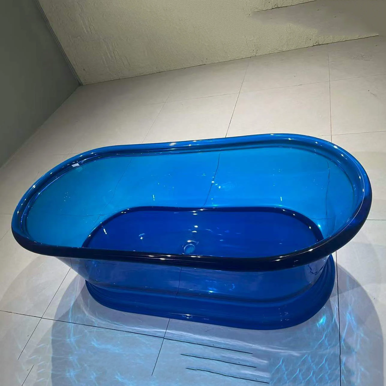 1700mm French Skirted Oval Sky Blue Transparent Resin Freestanding Bathtub for Home Hotel B&B Couple Use RS031B