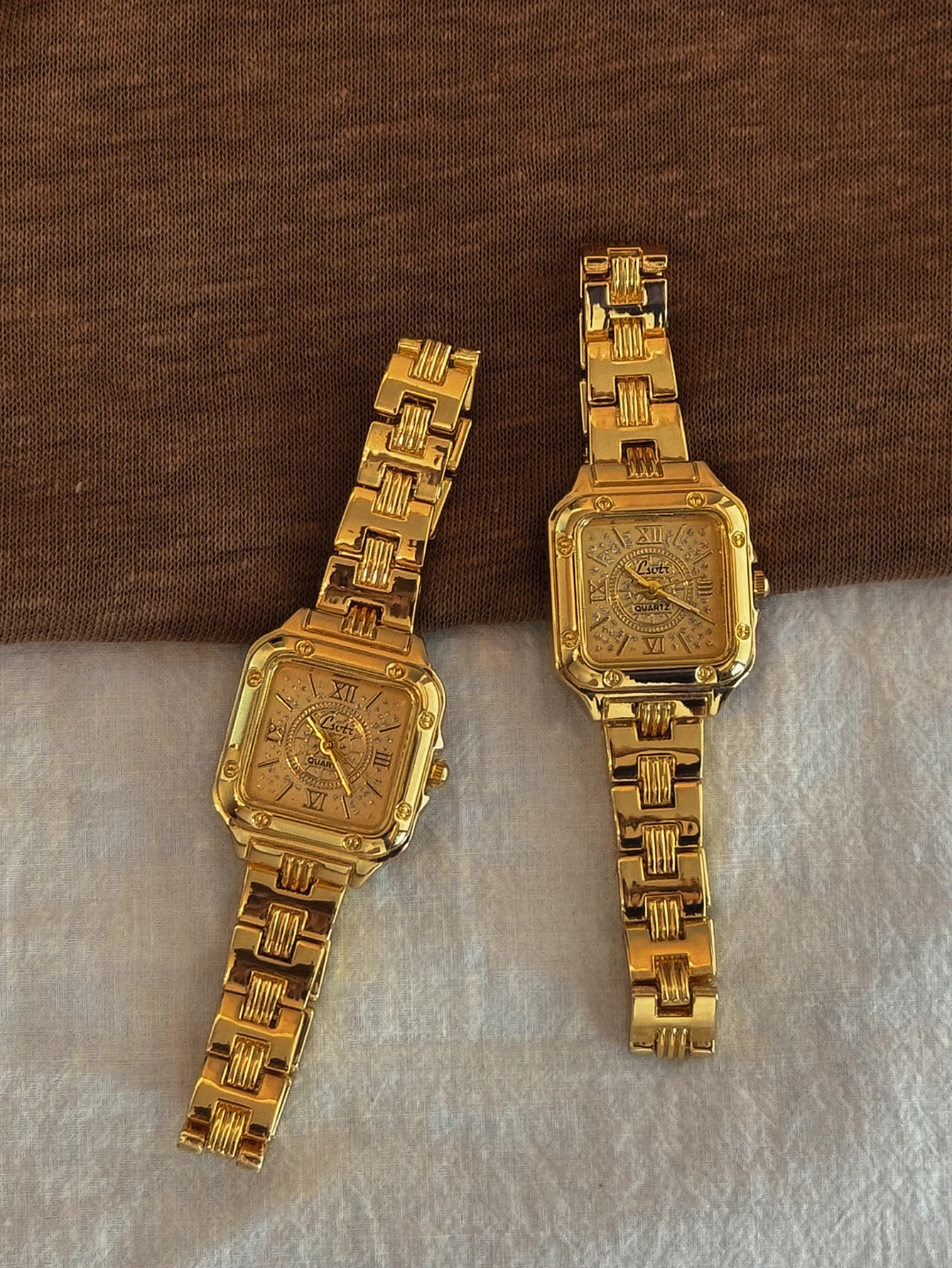 ساعة نسائية جديدة بمينا مربع ذهبي، طراز كاجوال أنيق وبسيط، قرص أرقام رومانية، عصرية وفريدة من نوعها، ساعة كوارتز نسائية مقاومة للماء حتى 30 مترًا، مناسبة للحياة اليومية والحفلات #4