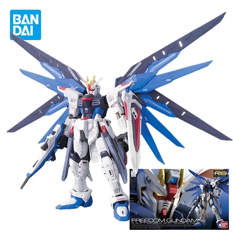 BANDAI RG 1/144 ZGMF-X10A Freedom Gundam Action Figure Z.A.F.T Mobile Suit Gundam SEED Anime Model Kit Mainan untuk Koleksi Anak Laki-laki