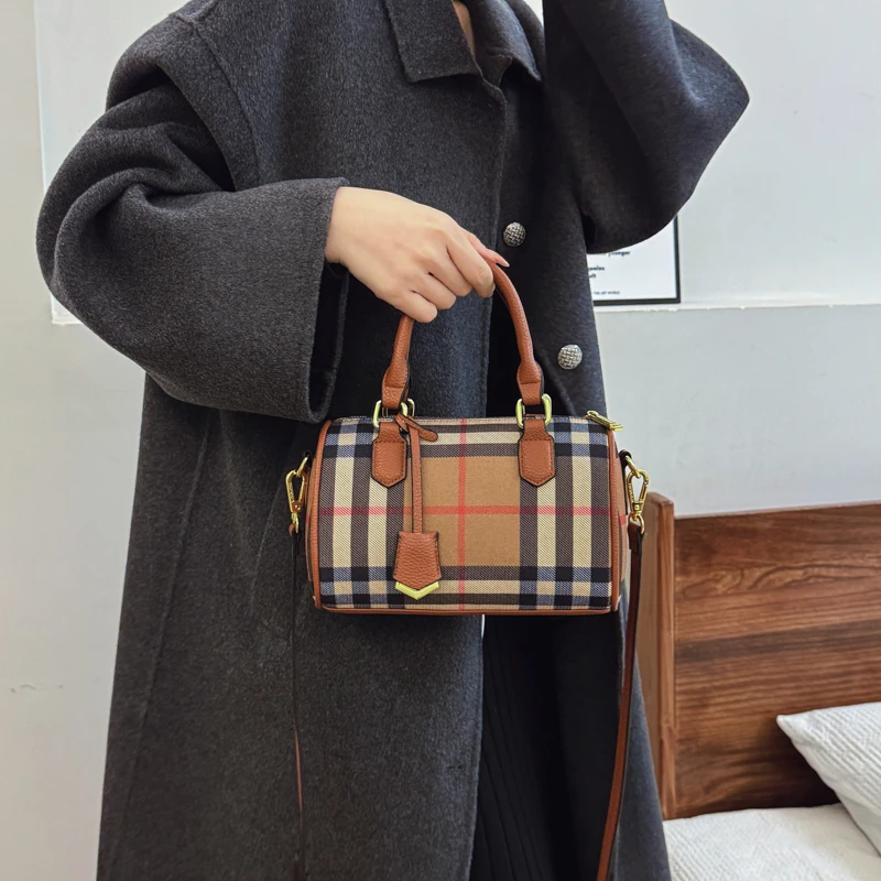 

​​2025 SS Premium Leather Tote Bag Archival-Inspired Convertible Crossbody Shoulder Purse for Women Timeless Day