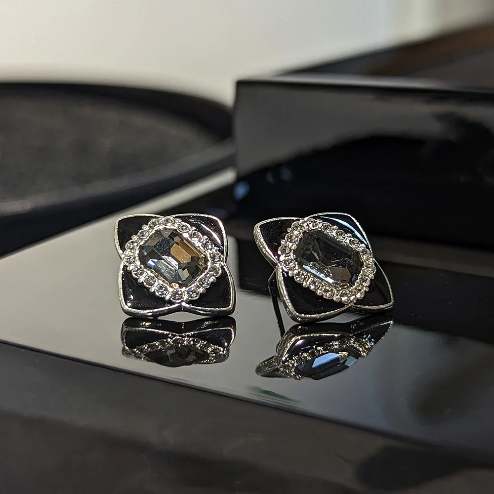 

AB/ Flower Shape Design Inlaid Zircon stud earrings for women.