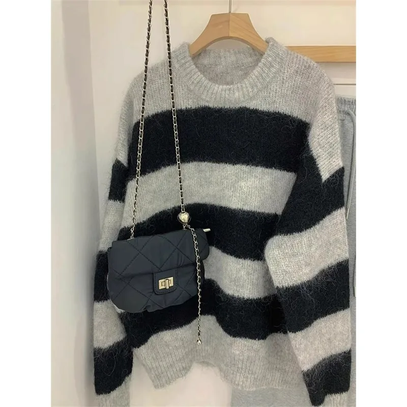 

Casual Round Neck Long Sleeves Warm Pullover 2024 Autumn Winter Street Knitwear Fashion Black White Stripes Loose Women Sweater