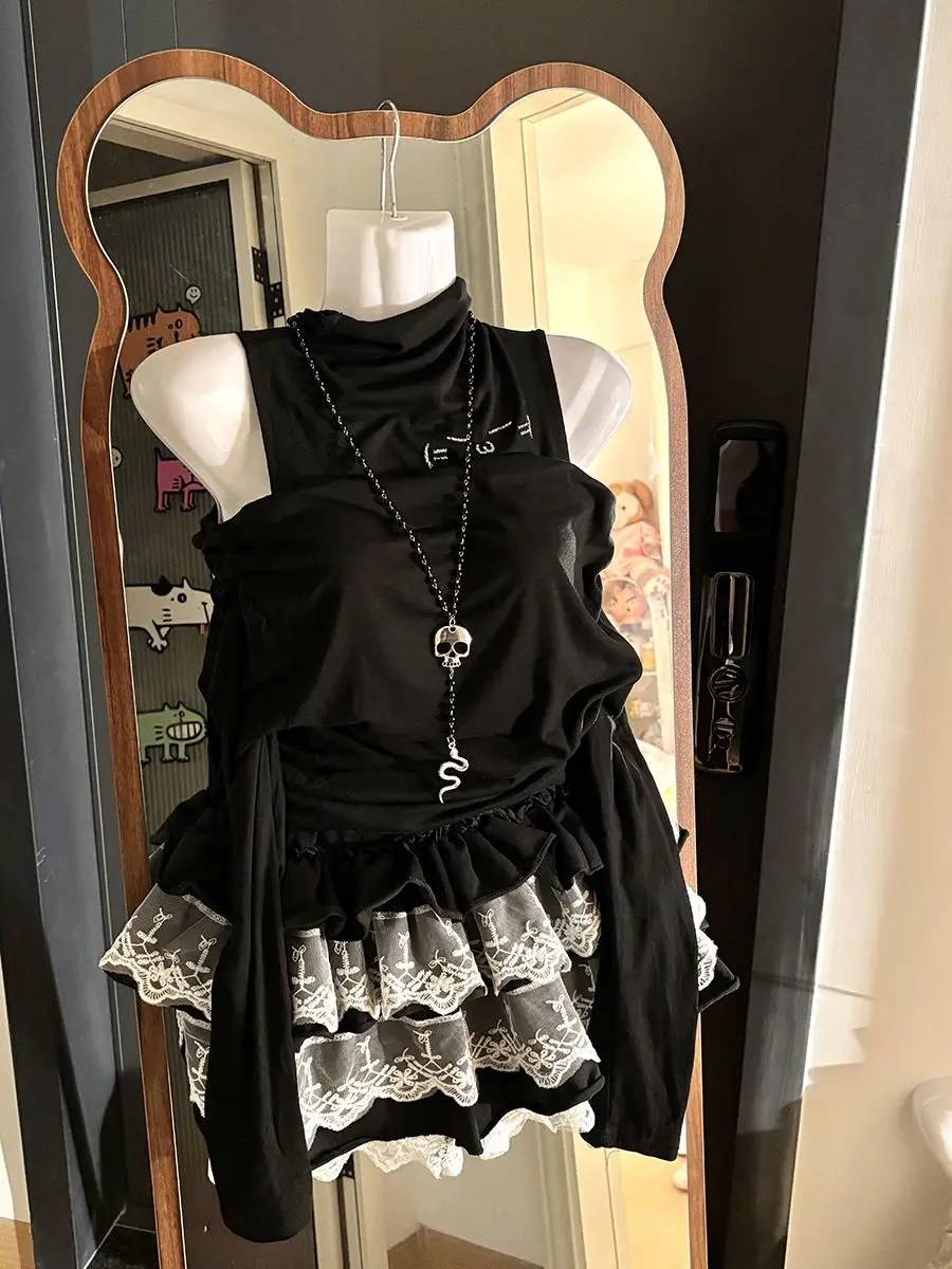 Conjunto de Dos Piezas de Estilo Japonés Subcultural: Top con Hombros Descubiertos y Falda con Volantes de Encaje, Estilo Gótico Punk, Corte Ajustado, Color Negro, para Primavera y Streetwear