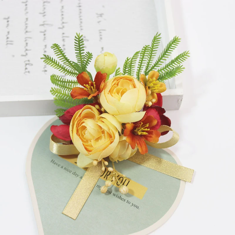 สีแดงแต่งงานดอกไม้ Boutonniere เจ้าบ่าวเจ้าสาวข้อมือ Corsage Bridesmaids สร้อยข้อมือดอกไม้ผ้าไหม Corsage ข้อมือสร้อยข้อมือ