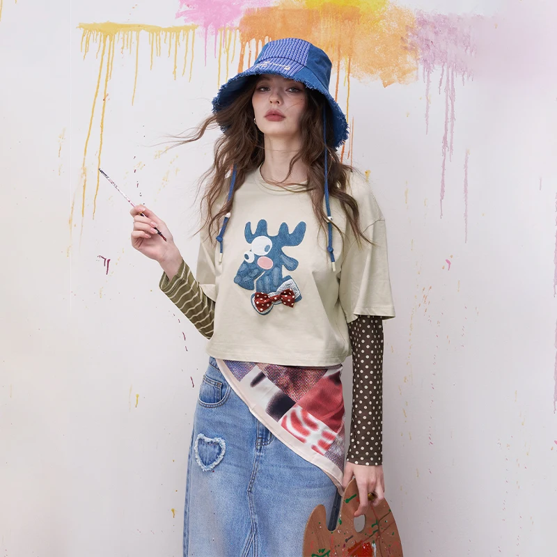 ELFSACK Cute Long Sleeve T-Shirt with Moose Applique, Fake Two-Piece Tee with Striped and Polka Dot Sleeves, Women's Casual Top