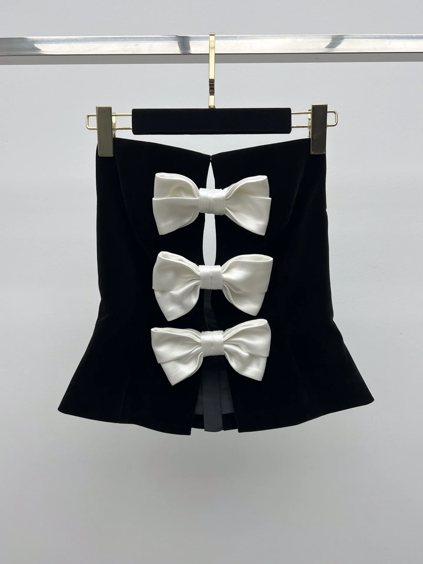 2025 Winter New Women's Clothing Color blocking hollowed out three-dimensional bow velvet strapless top 1223