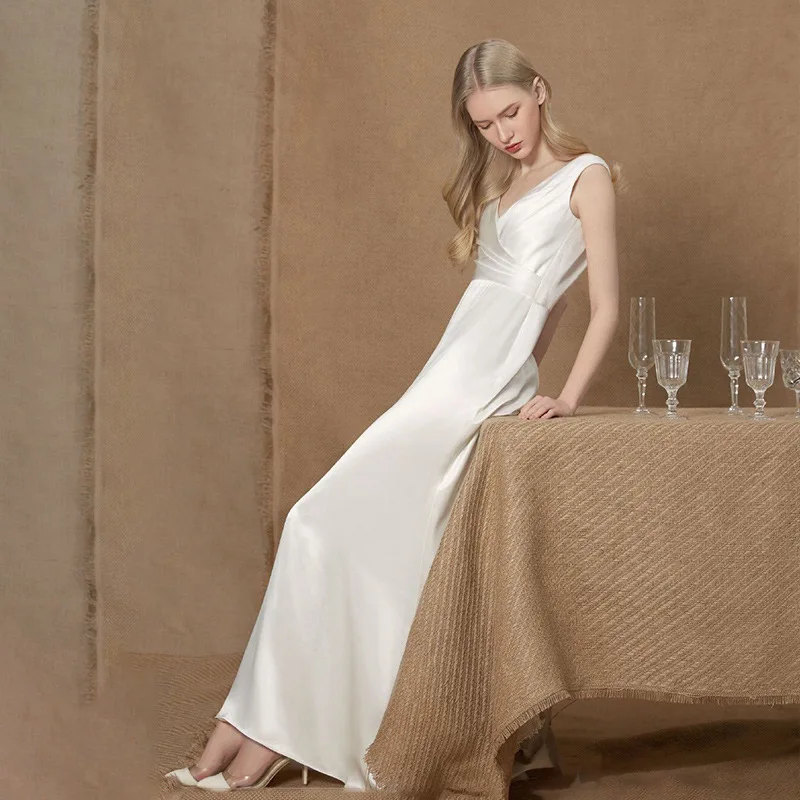 Атласное легкое свадебное платье2025Новый стиль, маленькое платье с воротником-стойкой, утягивающее платье невесты, простая ретро-тележная фотография, уличная вуаль