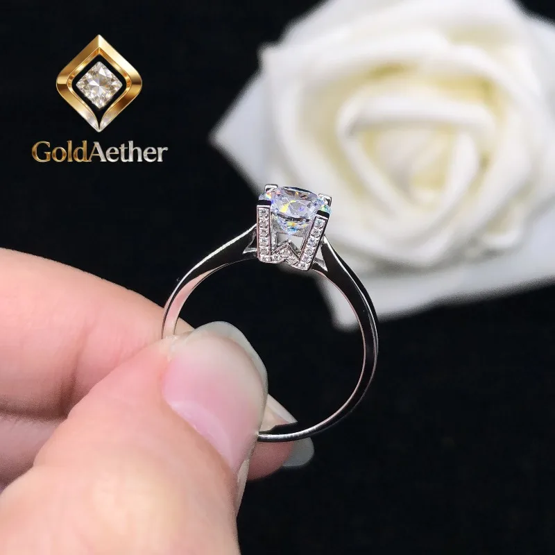 

Кольцо GoldNouveau Classic с 4 крапанами и муассанитом 1 карат для женщин - платина PT950, массивная конструкция, элегантный силуэт, сдержанная роскошь