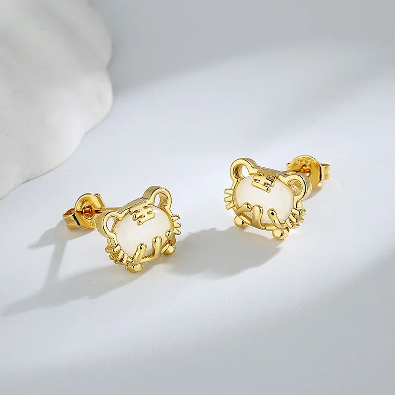 KOFSAC 2022 Nette Tiger Stud Für Frauen Neue Jahr Schmuck Kristall Weiß Oval Gold Farbe Ohrringe Mädchen Persönlichkeit Zubehör