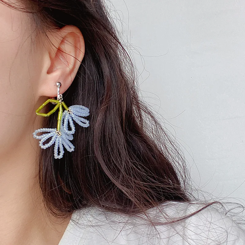 Fashion hot-selling summer earrings women's handmade beaded flower stud earrings French small fresh ins wind earrings wholesale