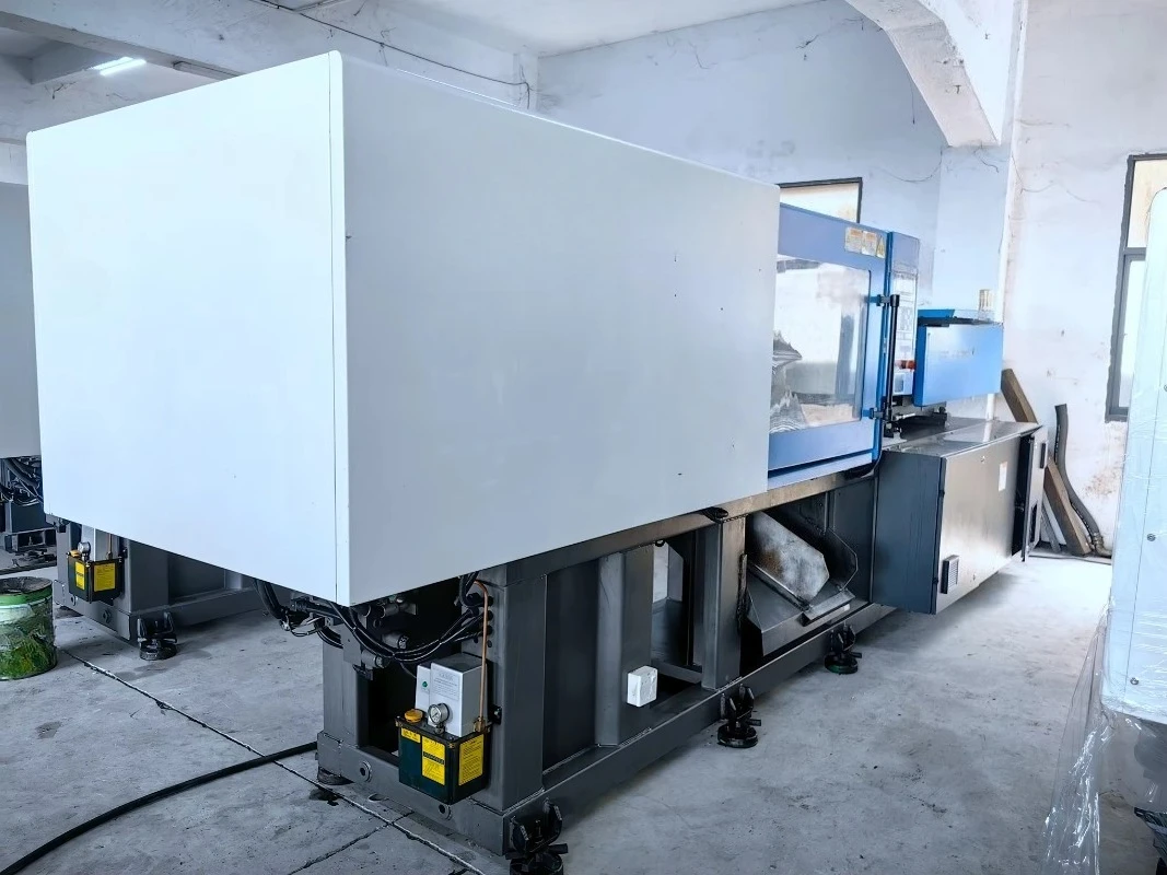 90% New Fully Automatic  Molding Machine, Haitian 120-ton  Molding Machine, Horizontal Plastic Molding Machine