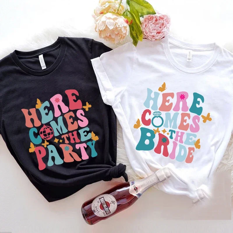 Camisetas Retro Groovy para despedida de soltera, camiseta Here Come The Bride, camisetas de boda para despedida de soltera, equipo de novia, regalo de despedida individual
