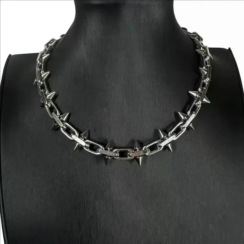 Colliers à pointes style hip-h - Body Jewelry Goth avis et prix