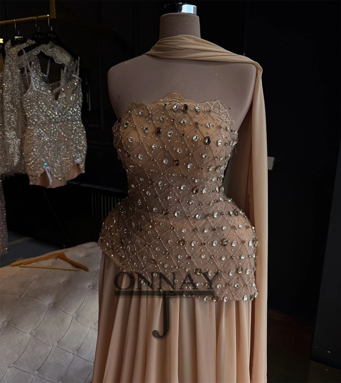 فساتين لحضور الحفلات الموسيقية بدون حمالات سباركلي مخصصة ذات ثنيات مطرزة وشاح ألين للنساء حفل الكويت مفصل فيستدوس دي فييستا #2