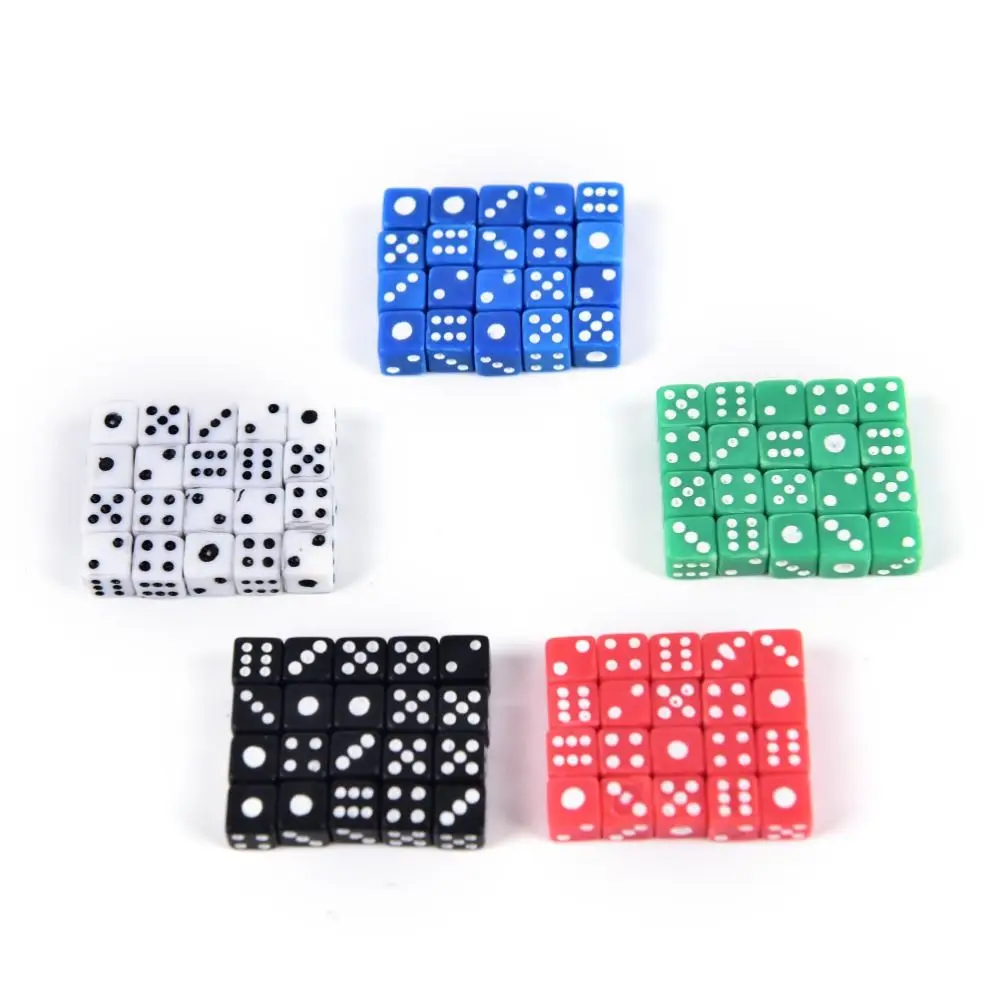 50 Stks/partij Dobbelstenen 5Mm 5 Kleuren Plastic Witte Gaming Dobbelstenen Standaard Zeszijdige Beslisser Verjaardagsfeestjes Bordspel Drop Shipping