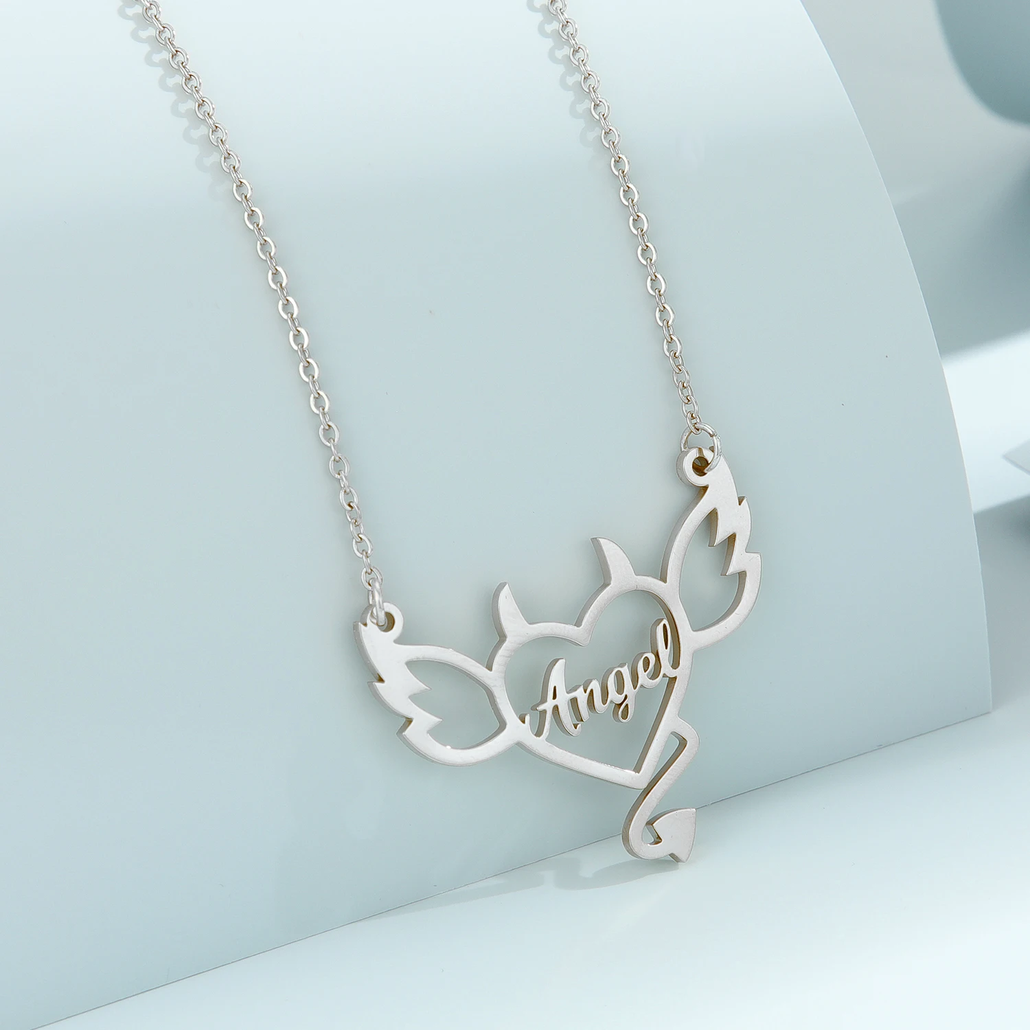 

1pc Personalized Women's Cute Little Devil Name Customized Necklace Heart-Shaped Wings Stainless Steel Customized Personalized