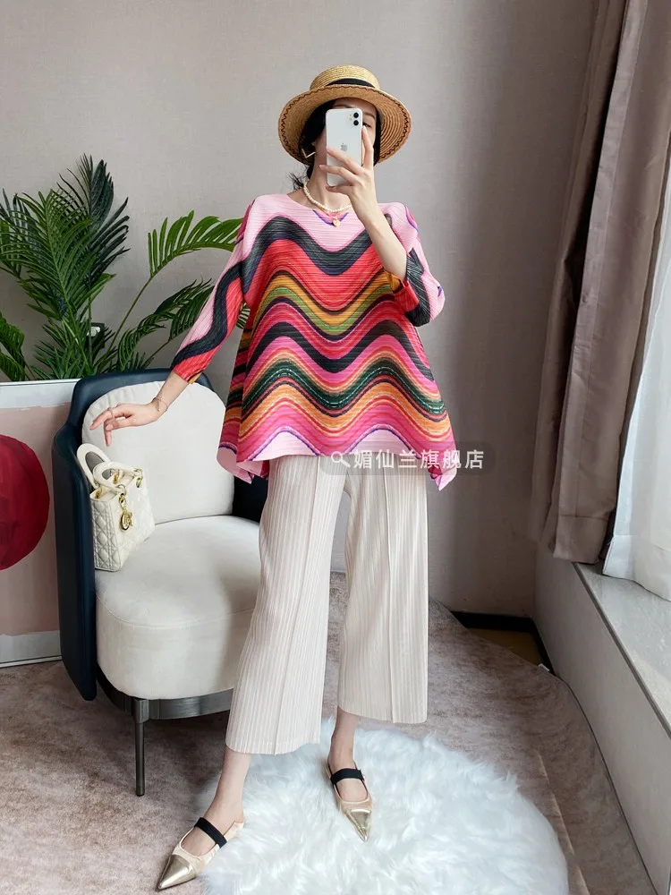 Miyake Pleated Women\'s Autumn New Seven Quarter Sleeve Top with Colorful Wavy Design Casual T-shirt