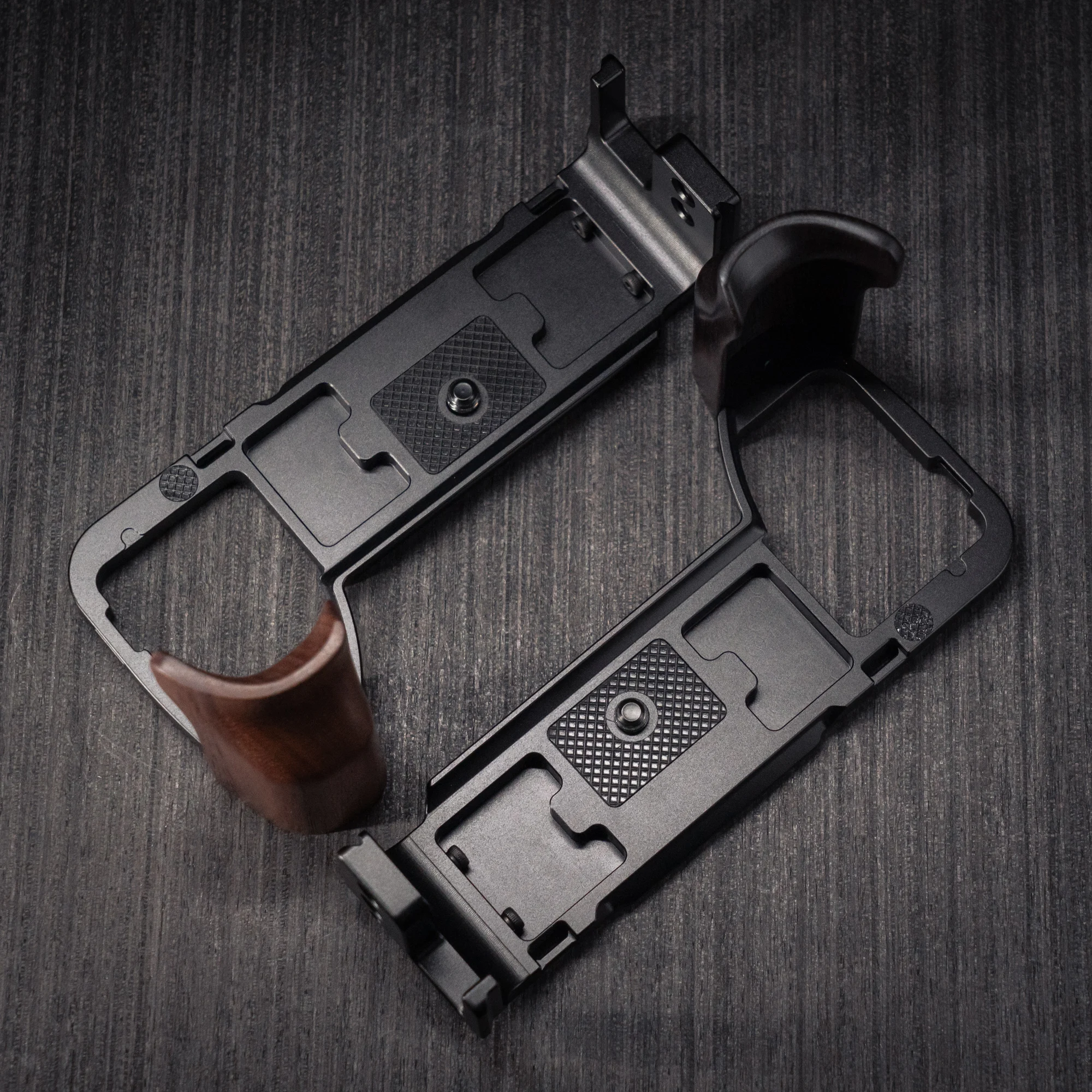 YUWOOD für Sony A7R5 / A7M4 Kamera-Cage mit Holzgriff und integrierter Schnellwechselplatte für Arca-Swiss Cage Rig Kit – Detail 17