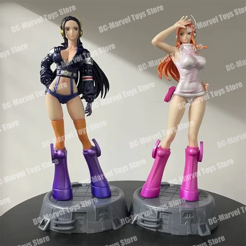 Disponibile One Piece Anime Figure Nico Robin Nami Action Figures 26 cm Collezione di statue in PVC Modello Compleanno Giocattoli personalizzati Regali