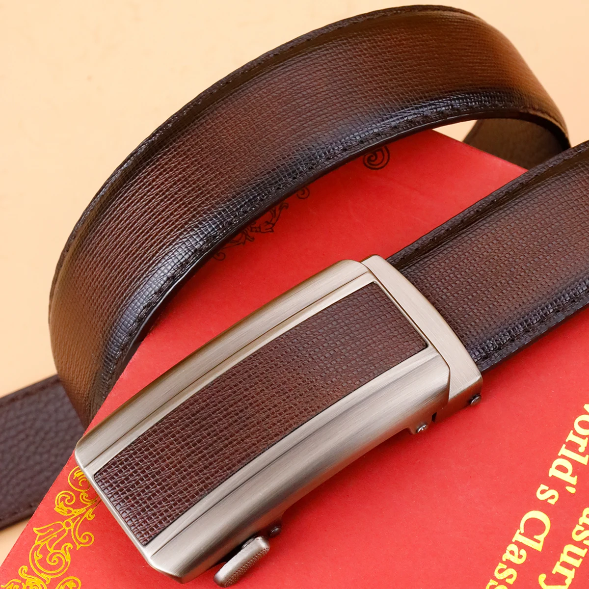 حزام جلد PU بسيط للأعمال للرجال، تصميم بإبزيم تلقائي، اختيار مثالي للهدايا لجميع المناسبات، إكسسوار متين وأنيق