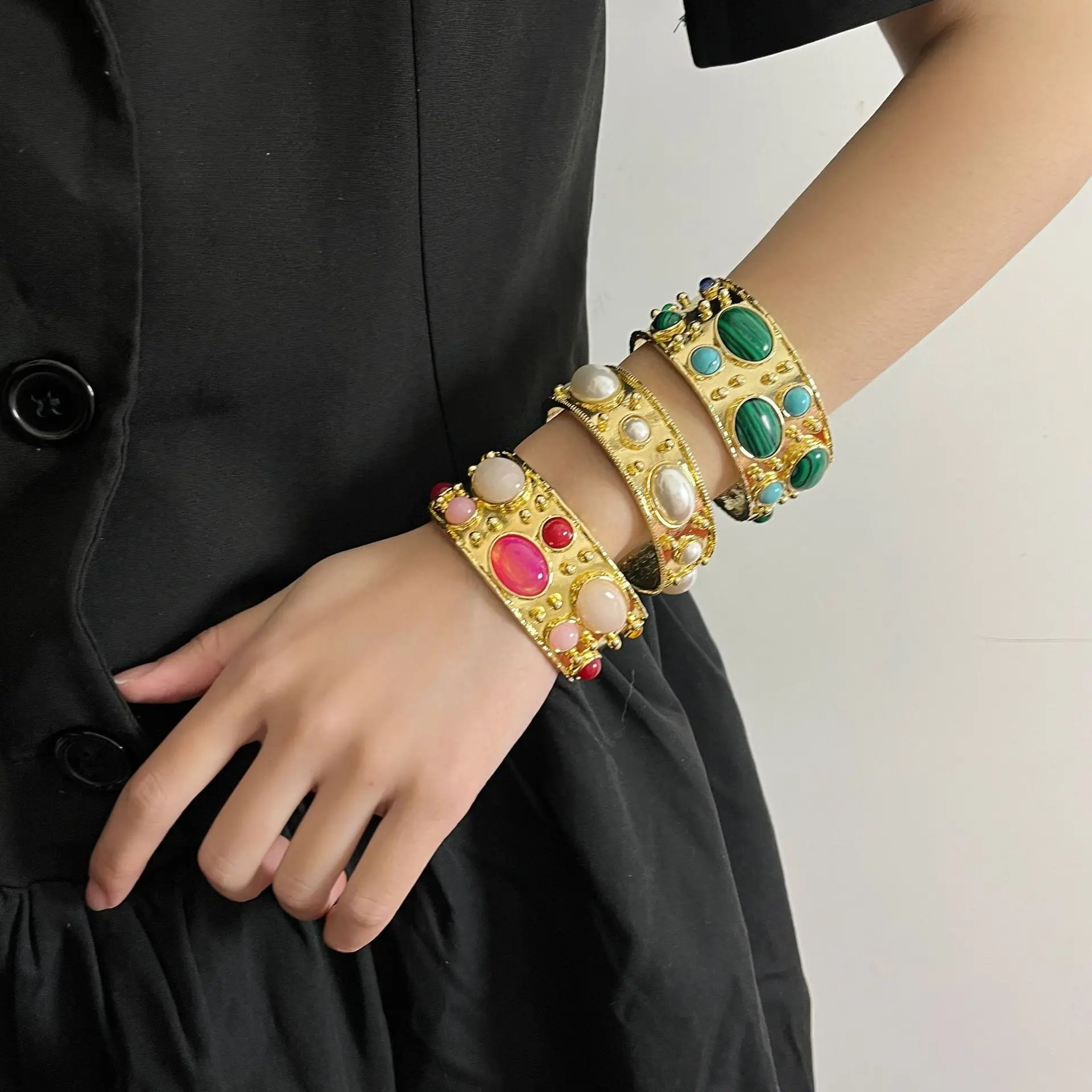 

Retro court-style malachite pearl bracelet exaggeration wide metal necklace light luxury niche design high-end exquisitejewelry