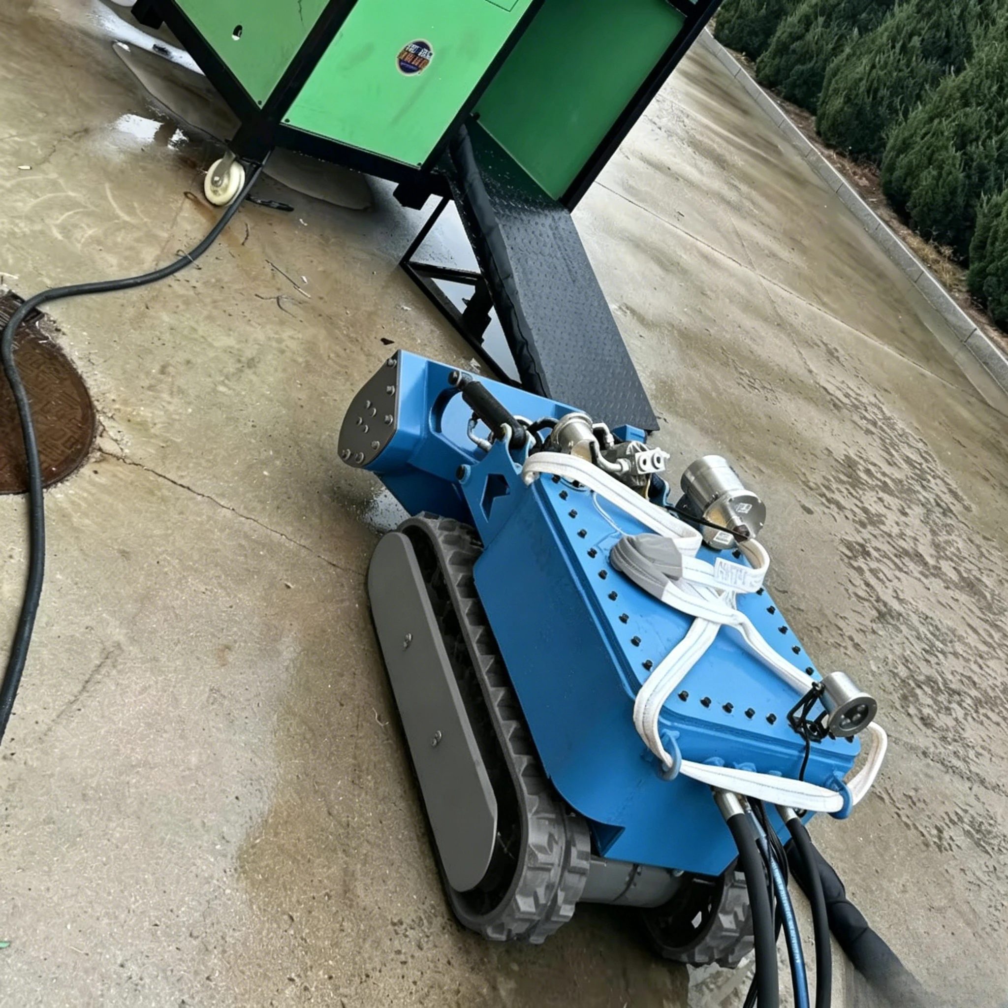 Underwater Sediment Removal Robot Remote Control Dredging Machine for Pool Pond Lake Silt Cleaning Customized