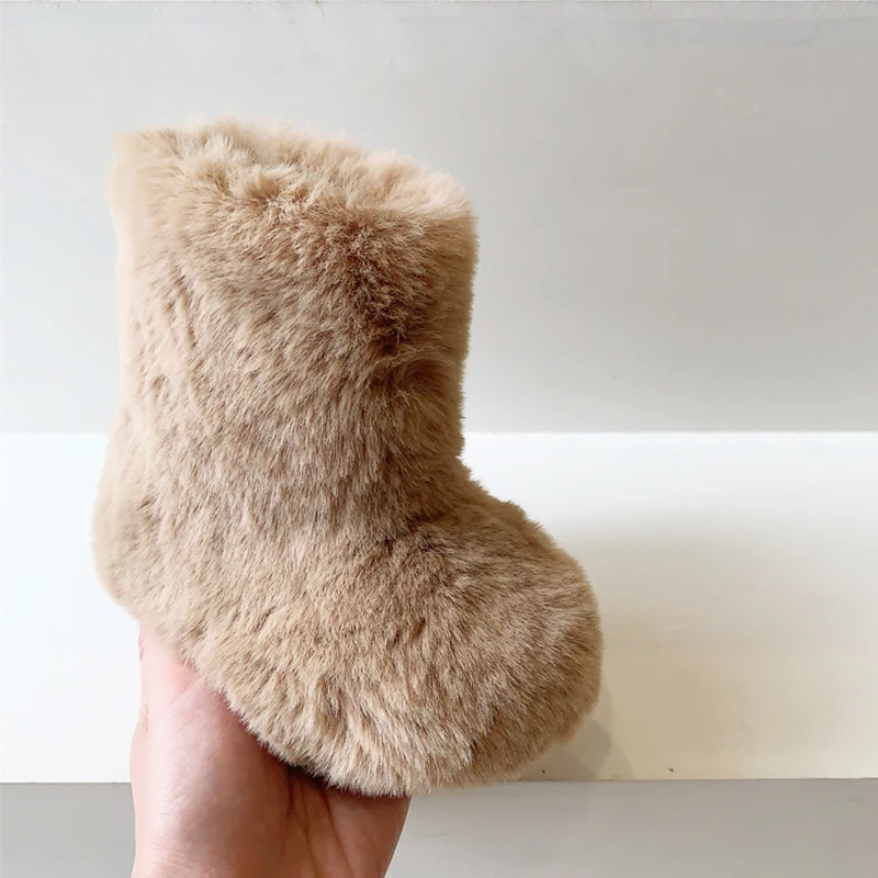 Botas de felpa cálidas y esponjosas para niñas, botines de piel gruesa de lujo, moda de invierno para niños pequeños, zapatos de algodón sin