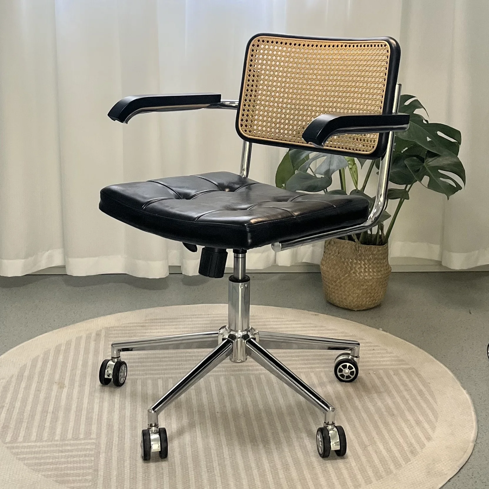 كرسي مكتب شبكي مريح بالجملة مع تصميم الروطان المعاصر للرفع والدوران لتعلم الأعمال بالكمبيوتر المنزلي