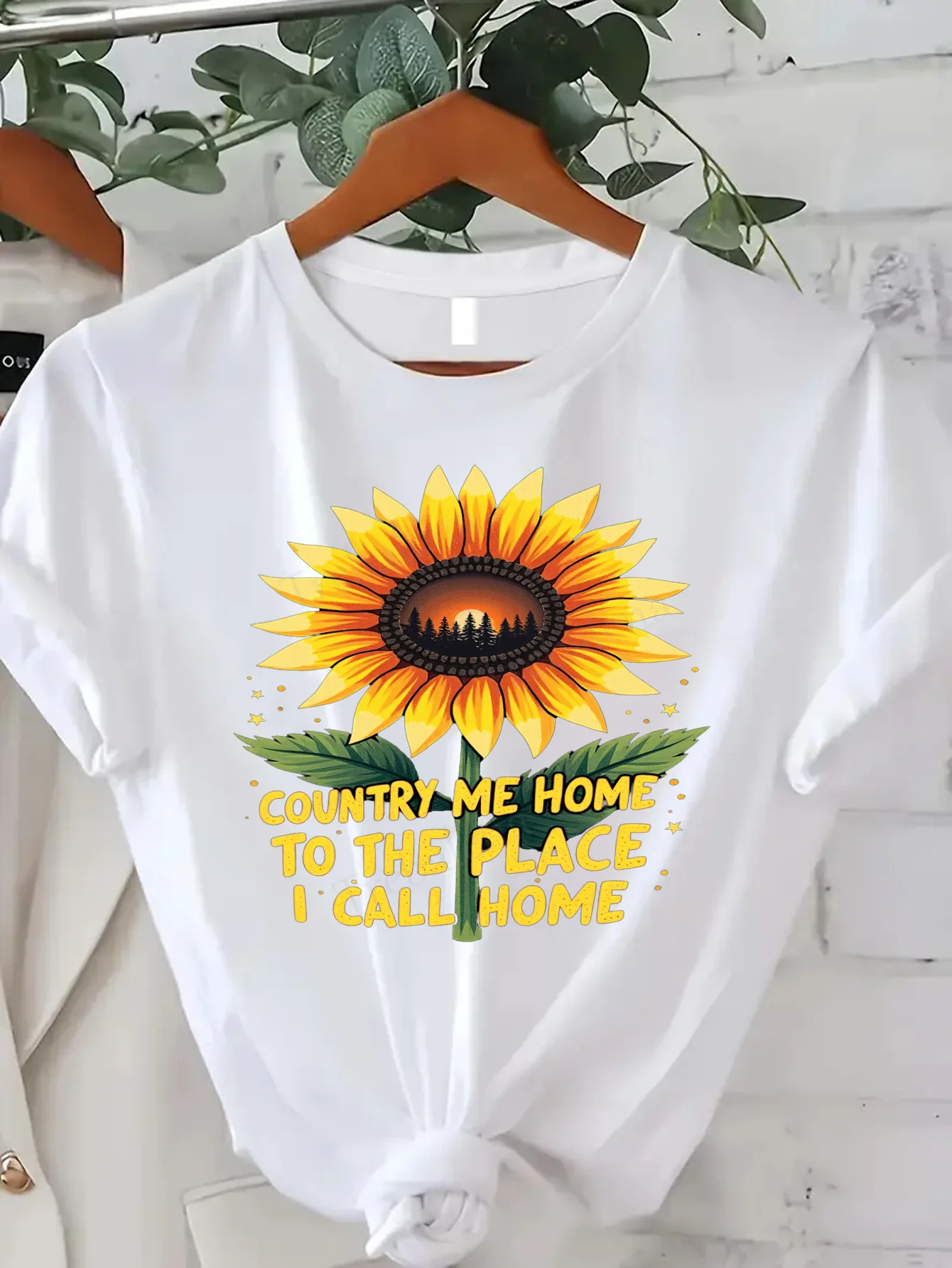 

Comfortable Women's Print T-shirt Sunflower Country T-Shirt "Country Me Home" Rustic Outdoor Style