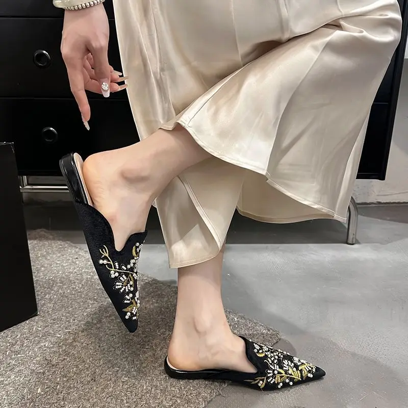 

Модные женские мюли с острым носком и китайской вышивкой, новинка 2026 года, ретро-стиль, на плоской подошве, для улицы