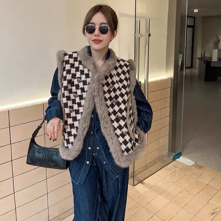 Kushaiki Zweireiher O-Ausschnitt kurze Pelz weste 2023 Herbst Winter Frauen Westen koreanische Mode Hit Farbe Plaid Strickjacke Weste