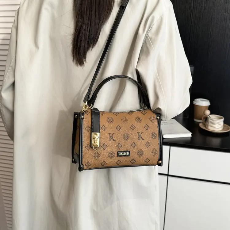 

2026 AW Women's Vintage Quilted Crossbody Bag Soft Genuine Leather Multi-way Shoulder Purse Large Capacity Tote for Work Commute