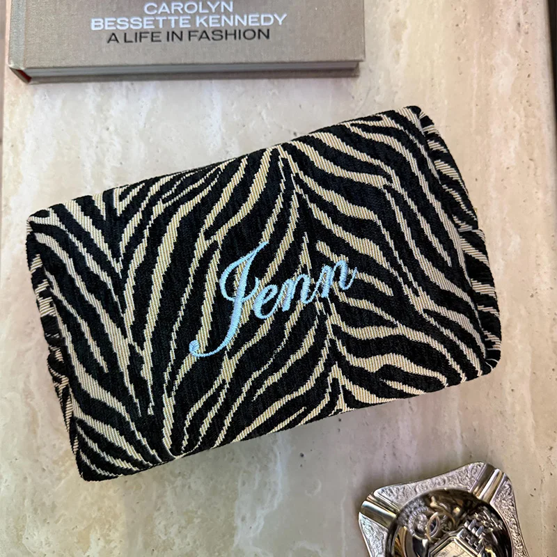 Personalisierte Kosmetiktasche mit Leopardenmuster und Stickerei, Reißverschluss-Make-up-Tasche, Hochzeitsgeschenke, Reisetasche für Frauen, Braut und Brautjungfern – Detail 3
