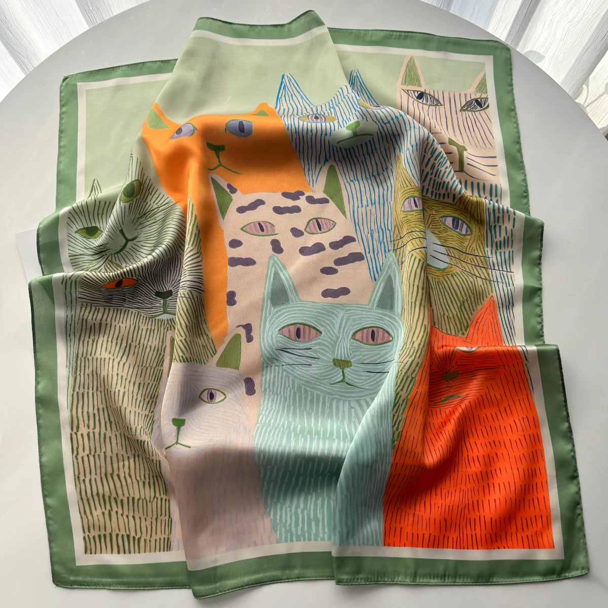 2026 frauen Quadrat Schal Seide Nachahmung Nette Katze Cartoon Print Halstuch Bandana Dame Schal Schals Wrap Kopf Haar Band Krawatten – Detail 7