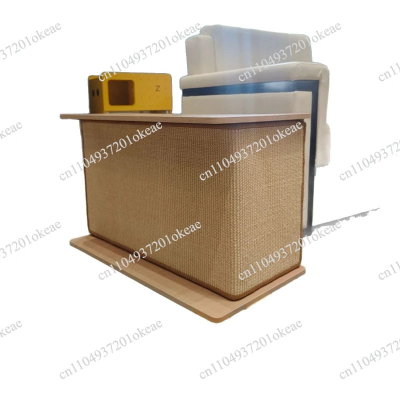 A few cat scratching boards on the side of the sofa are integrated, strong and durable, scratch-resistant, and protect the sofa