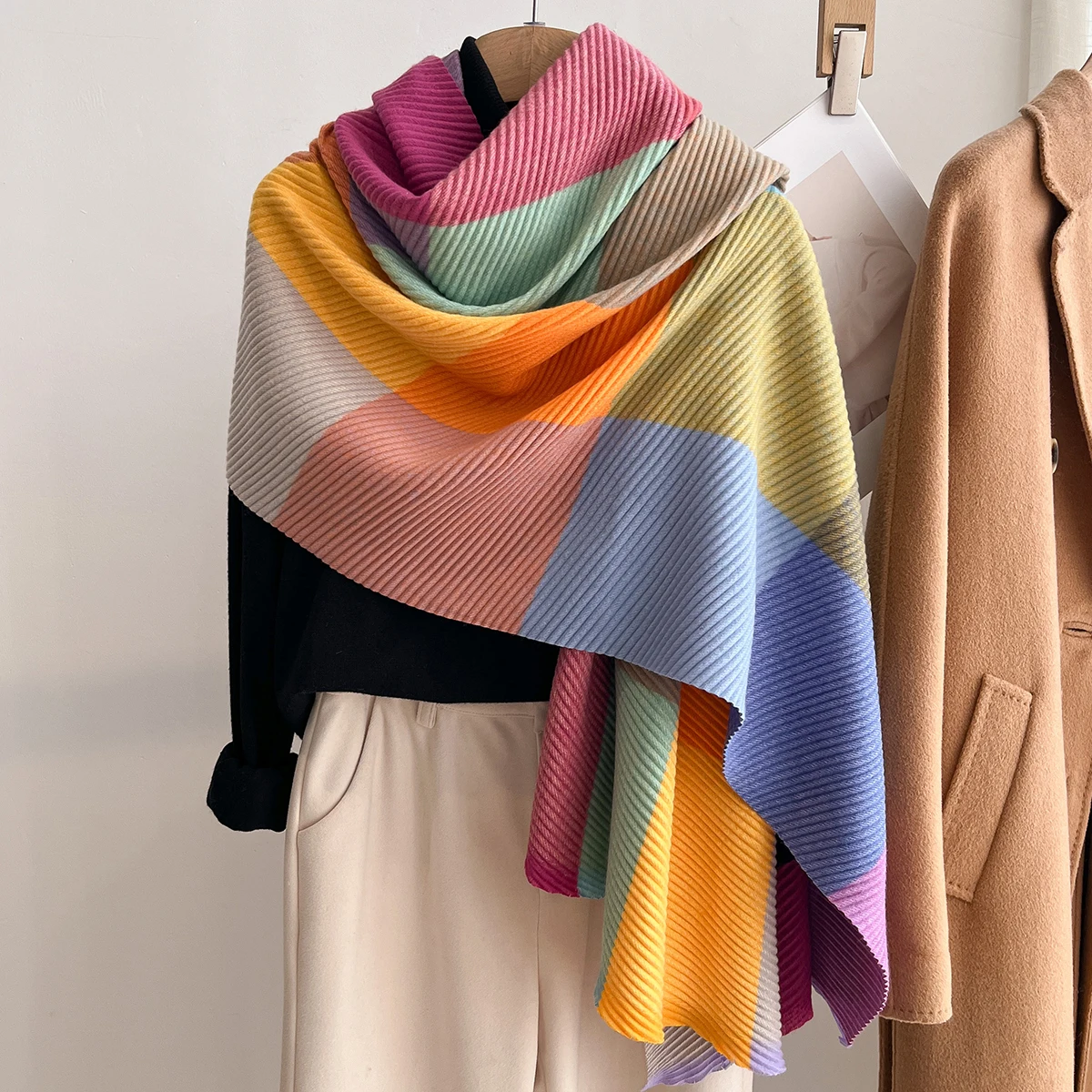 المرأة ربيع شتاء جديد ثنى كتلة الألوان وشاح متعدد الألوان المتضخم الدافئة وواقية من الشمس شال وشاح عصري متعدد الاستخدامات