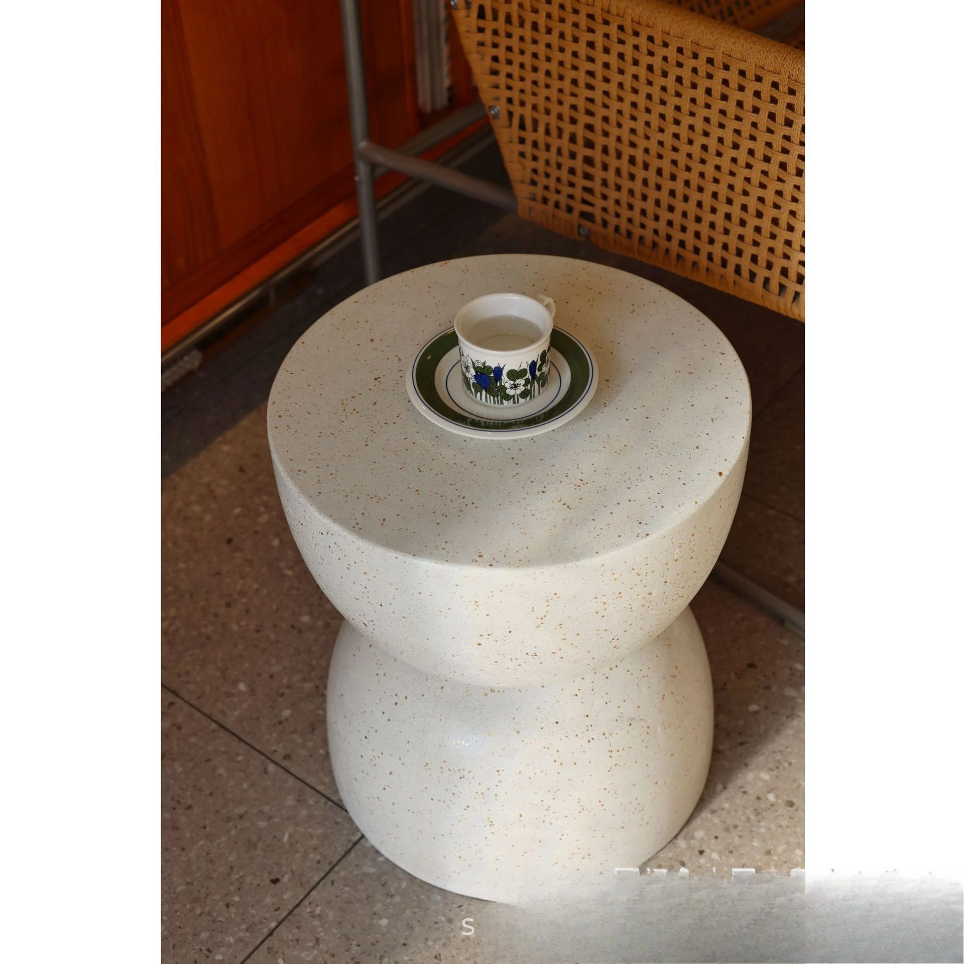 

Hee house, minimalist art design, cafe, homestay, round side table, modern side table, coffee table, sofa sprinkled with gold