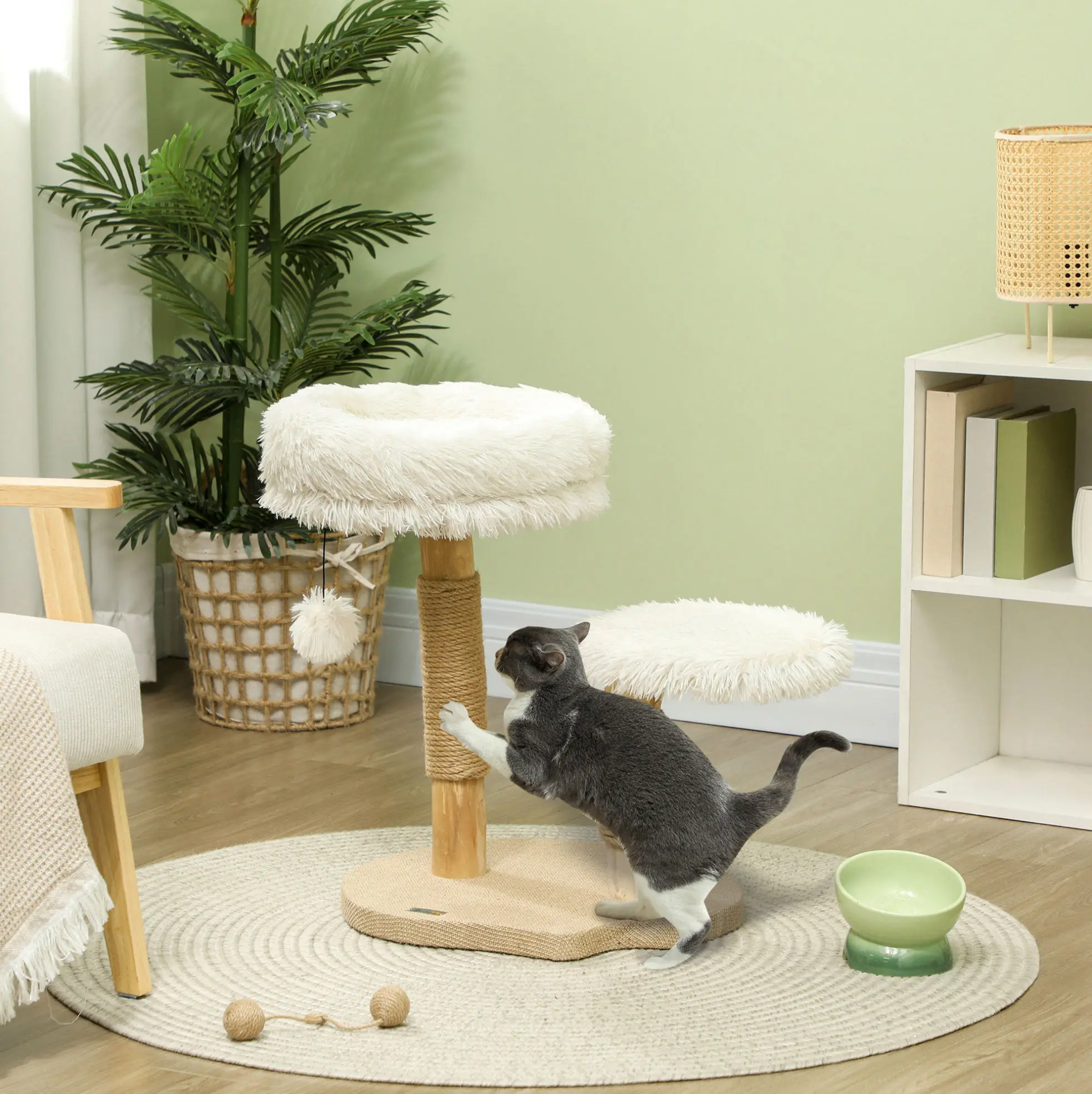 Kattenboom 61,5 cm hoog met krabpalen, pluche bedden en hangende bal, wit perenhout, voor katten tot 5 kg