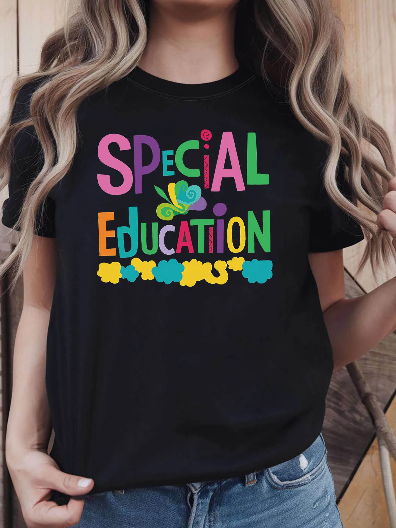 Colorful Butterfly Print Women Short Sleeve T Shirt for Special Education Teachers Warm and Lively Top for Professional Outings