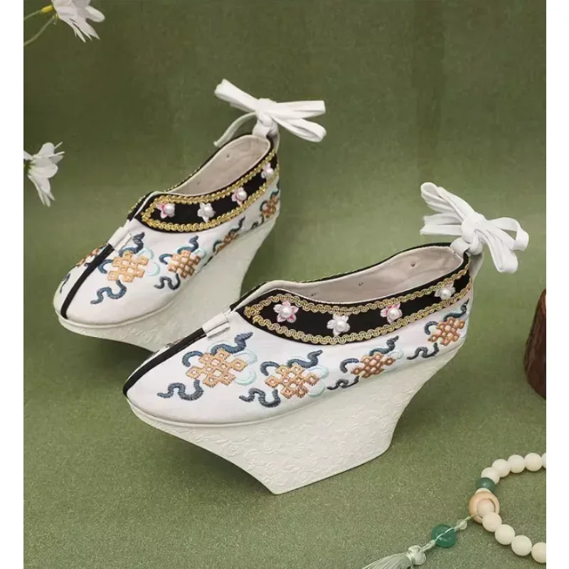 Chinese Hanfu Women's Shoes Retro Palace Maiden Embroidered Shoes